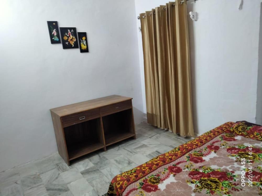 Shri Swami Sheetal Das Aashram Dharmshala Varanasi Room photo